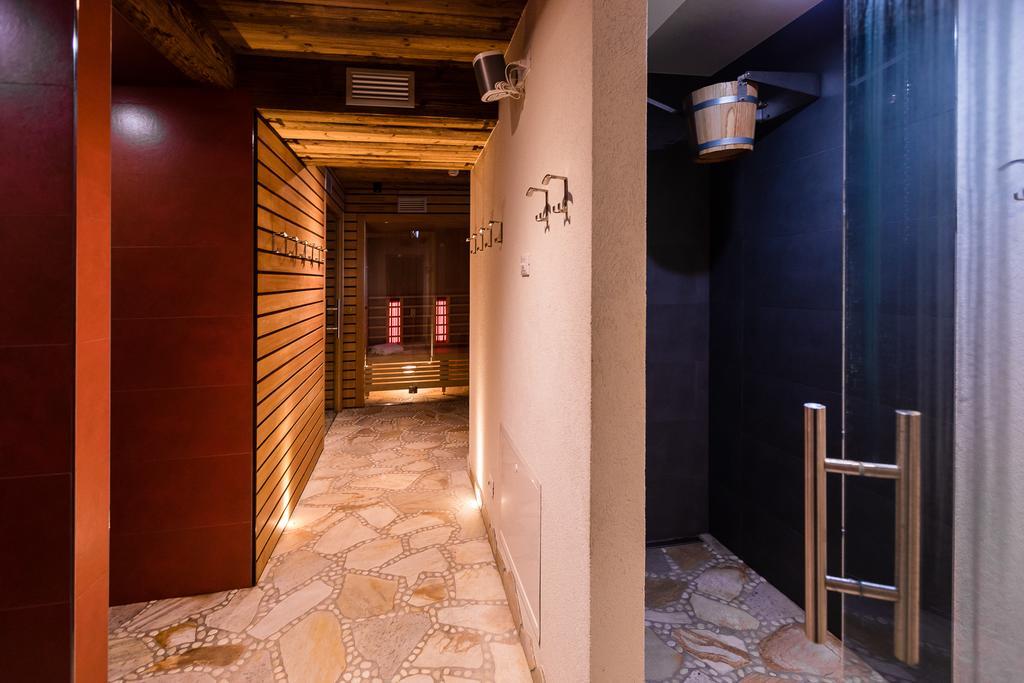 柯里尼酒店 平佐洛 外观 照片